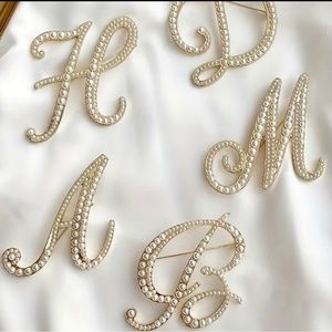 1pc Letter Brooch Alloy Inlaid Artificial Diamond Fashion